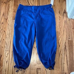 Soft Surroundings Vibrant Cobalt Blue Cargo Capri Pants